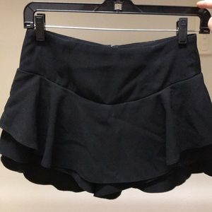 Black size XS Zara ruffled skort